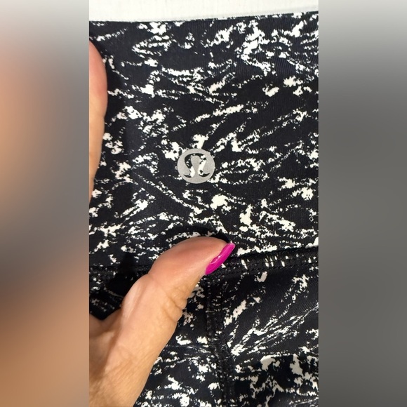 lululemon Lululemon Wunder Under Crop III (21") Size 2 - Picture 2 of 3